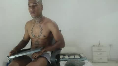 Snapshot of hunting_blondes chatting on 03-25-26, 10:05 hunting_blondes online show from 03-25-26, 10:05