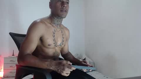 Snapshot of hunting_blondes chatting on 03-27-26, 12:05 hunting_blondes online show from 03-27-26, 12:05