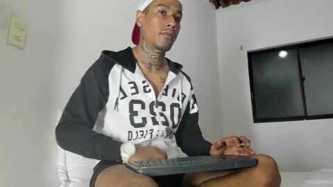 Snapshot of hunting_blondes chatting on 04-14-26, 12:49 hunting_blondes online show from 04-14-26, 12:49