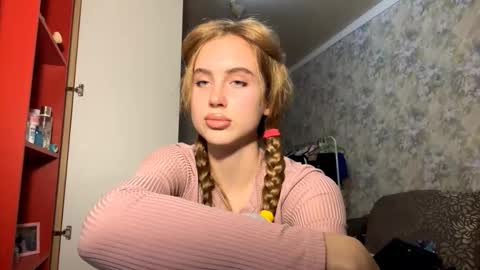 Snapshot of huongbaldinger chatting on 11-12-25, 04:18 Gloria online show from 11-12-25, 04:18