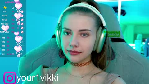 Snapshot of hustleebabyy_vikki chatting on 01-08-25, 10:37 Vika online show from 01-08-25, 10:37