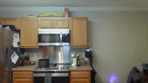 Snapshot of hydro9421 chatting on 10-31-25, 12:44 hydro9421 online show from 10-31-25, 12:44