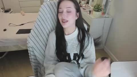 Snapshot of hyorinmaruu chatting on 12-22-25, 11:29 maru online show from 12-22-25, 11:29