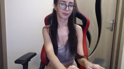 Snapshot of hypefoxxx chatting on 02-21-25, 10:50 Emma Ava online show from 02-21-25, 10:50