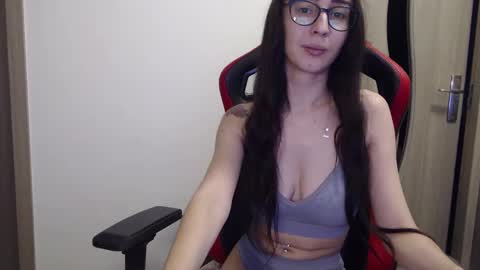 Snapshot of hypefoxxx chatting on 02-26-25, 07:53 Emma Ava online show from 02-26-25, 07:53