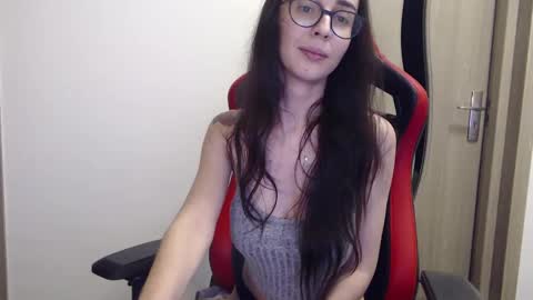 Snapshot of hypefoxxx chatting on 03-05-25, 04:13 Emma Ava online show from 03-05-25, 04:13