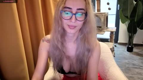 Snapshot of hypefoxxx chatting on 09-17-25, 07:10 Emma Ava online show from 09-17-25, 07:10
