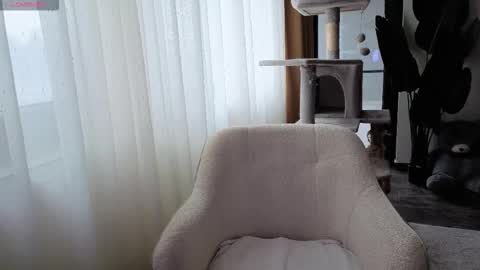 Snapshot of hypefoxxx chatting on 02-17-26, 09:50 Emma Ava online show from 02-17-26, 09:50