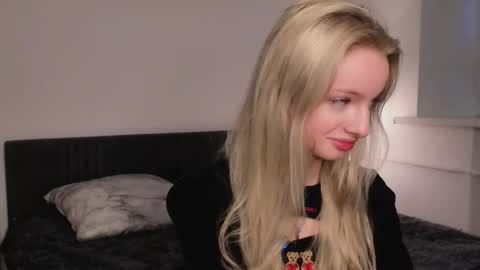 Snapshot of hypno_eyes_babe chatting on 10-02-25, 02:13 Kate online show from 10-02-25, 02:13