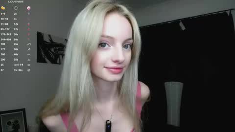 Snapshot of hypno_eyes_babe chatting on 10-18-25, 02:51 Kate online show from 10-18-25, 02:51