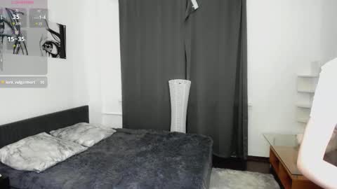 Snapshot of hypno_eyes_babe chatting on 10-24-25, 01:51 Kate online show from 10-24-25, 01:51