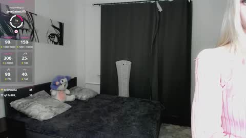 Snapshot of hypno_eyes_babe chatting on 11-06-25, 02:40 Kate online show from 11-06-25, 02:40