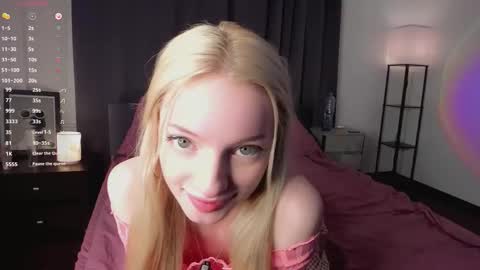 Snapshot of hypno_eyes_babe chatting on 12-15-25, 02:43 Kate online show from 12-15-25, 02:43