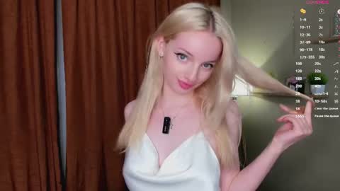 Snapshot of hypno_eyes_babe chatting on 07-03-26, 04:02 Kate online show from 07-03-26, 04:02