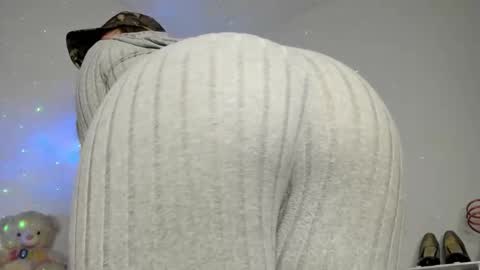 Snapshot of hyunjooo chatting on 02-27-26, 07:36 Hyun Joo online show from 02-27-26, 07:36