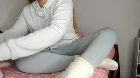 Hyun Joo online show from 04-12-26, 01:32