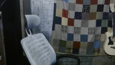 Snapshot of i_am_asian90 chatting on 01-01-25, 12:11 Kim online show from 01-01-25, 12:11