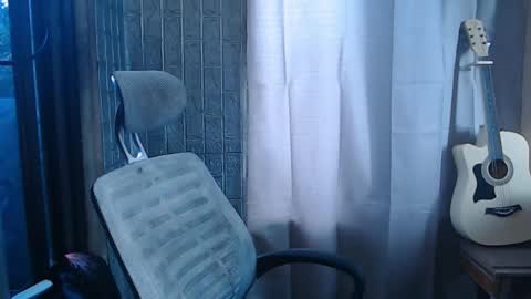 Snapshot of i_am_asian90 chatting on 01-11-25, 08:22 Kim online show from 01-11-25, 08:22