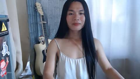 Snapshot of i_am_asian90 chatting on 10-23-25, 05:07 Kim online show from 10-23-25, 05:07