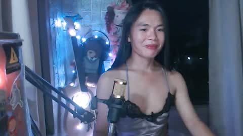 Snapshot of i_am_asian90 chatting on 02-11-26, 12:54 Kim online show from 02-11-26, 12:54