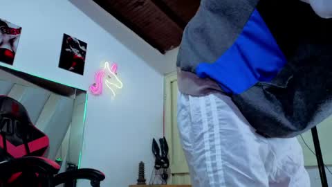 Snapshot of i_am_kelvis_ chatting on 04-23-26, 02:24 kelvis online show from 04-23-26, 02:24