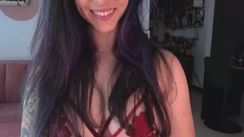 Snapshot of i_cant_believe_its_you chatting on 02-17-26, 07:53 Lana Banana online show from 02-17-26, 07:53