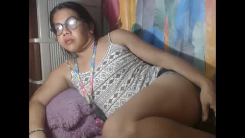 Snapshot of i_drain_u_bitch chatting on 01-24-25, 11:04 jamaeca online show from 01-24-25, 11:04