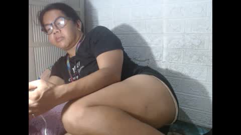 Snapshot of i_drain_u_bitch chatting on 02-05-25, 01:22 jamaeca online show from 02-05-25, 01:22