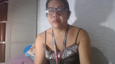 Snapshot of i_drain_u_bitch chatting on 02-08-25, 11:33 jamaeca online show from 02-08-25, 11:33