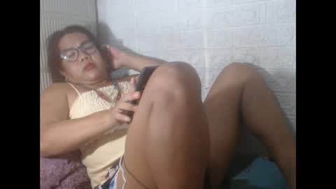 Snapshot of i_drain_u_bitch chatting on 03-11-25, 12:39 jamaeca online show from 03-11-25, 12:39