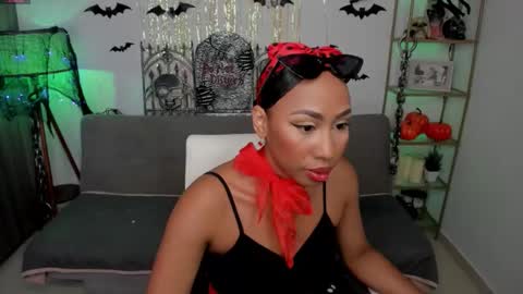 Snapshot of i_lulu chatting on 10-31-25, 11:06 Lul online show from 10-31-25, 11:06