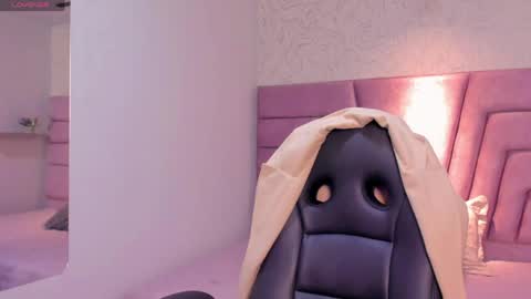 iam_lina online show from 04-15-26, 07:32