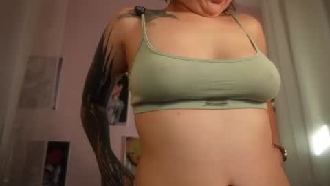 Snapshot of iam_meg chatting on 07-21-26, 05:32 Meg online show from 07-21-26, 05:32