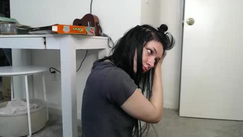 Snapshot of iamalexialove chatting on 12-17-25, 04:24 Lexi Love online show from 12-17-25, 04:24