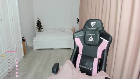 Snapshot of iamcassidy chatting on 12-24-24, 12:00 Cassie STREAMS HERE EVERYDAY online show from 12-24-24, 12:00