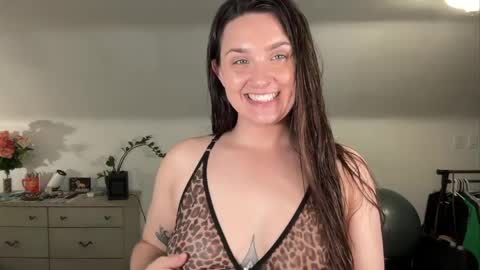 Snapshot of iamcrystalann chatting on 05-27-26, 03:53 Crystal online show from 05-27-26, 03:53