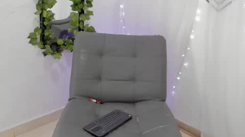 Snapshot of iamgregory_ chatting on 01-25-25, 03:30 pamela online show from 01-25-25, 03:30