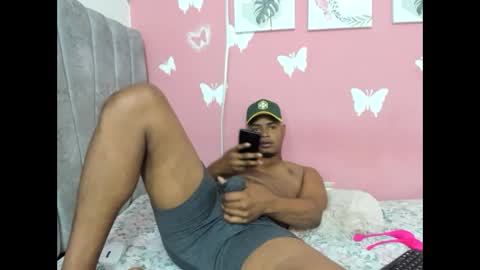 iamjes_1 online show from 12-05-25, 03:15