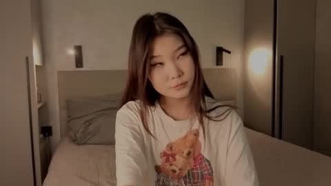 iamyuki_ online show from 11-10-25, 03:00