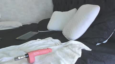 IAN CASTILLO online show from 02-13-25, 02:20