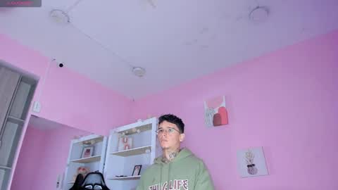 IAN CASTILLO online show from 10-25-25, 11:07