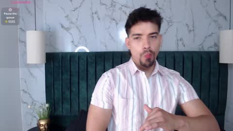 Snapshot of ian_davis chatting on 01-15-25, 08:05 Ian Davis online show from 01-15-25, 08:05