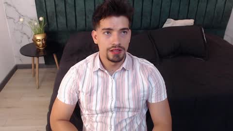 Snapshot of ian_davis chatting on 01-15-25, 11:19 Ian Davis online show from 01-15-25, 11:19