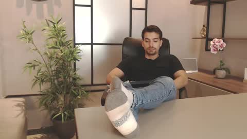 Snapshot of ian_davis chatting on 03-08-25, 11:07 Ian Davis online show from 03-08-25, 11:07