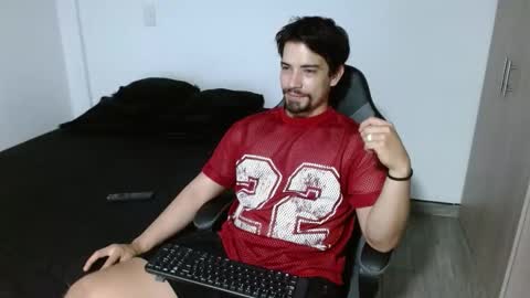 Snapshot of ian_davis chatting on 11-18-25, 01:00 Ian Davis online show from 11-18-25, 01:00