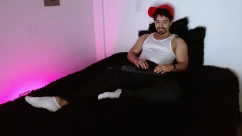 Snapshot of ian_davis chatting on 11-21-25, 12:48 Ian Davis online show from 11-21-25, 12:48