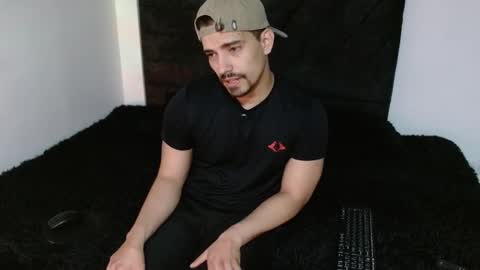 Snapshot of ian_davis chatting on 03-12-26, 03:40 Ian Davis online show from 03-12-26, 03:40