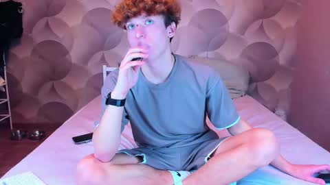 Snapshot of ian_flor chatting on 12-17-25, 12:33 Ian Flor online show from 12-17-25, 12:33