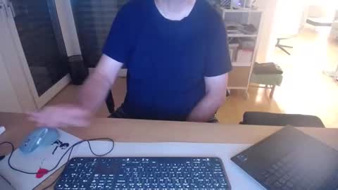 Snapshot of iandy12 chatting on 09-11-25, 09:59 iandy12 online show from 09-11-25, 09:59