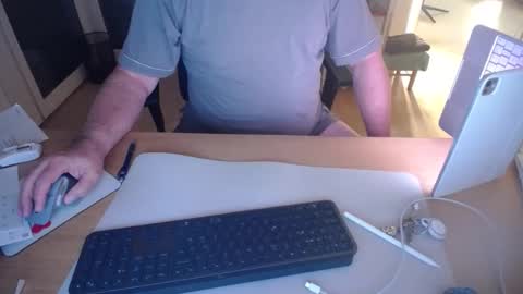 Snapshot of iandy12 chatting on 09-15-25, 10:10 iandy12 online show from 09-15-25, 10:10